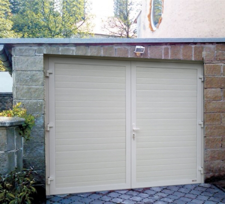 Dvoukřídlá vrata Kružík bílá s hliníkovým rámem